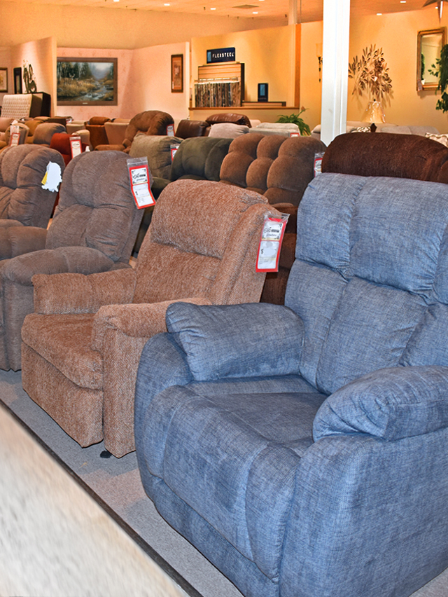 Huge Selection of Recliners at E and E of Escanaba